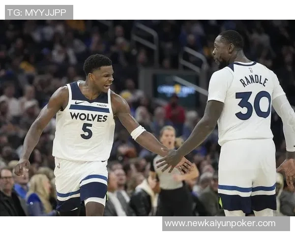 森林狼末节发力15-0逆转攻势里德与华子接连命中三分球