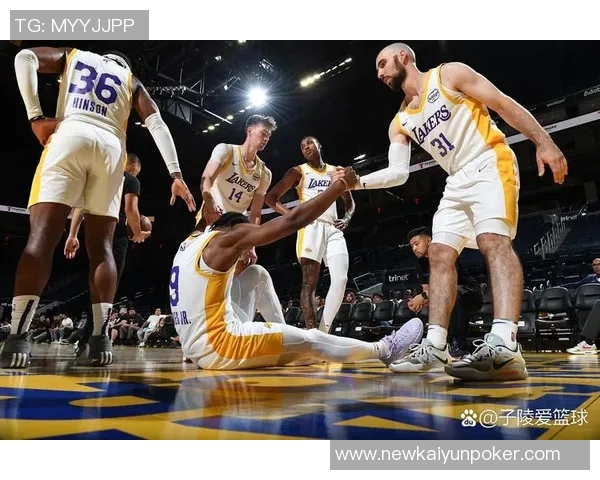 湖人对阵太阳的比赛戏剧性十足近期状态起伏不定表现令人关注