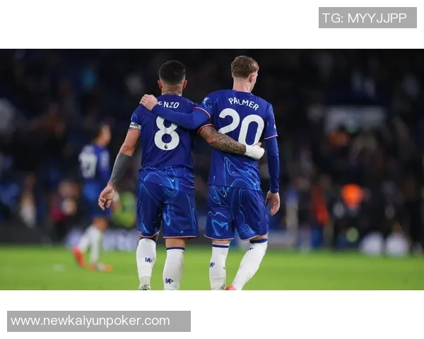 切尔西备战强敌帕尔默训练场重聚埃斯特旺畅谈战术心得