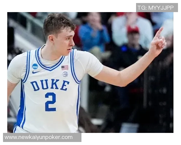 弗拉格因左脚踝扭伤缺席比赛现场观赛与库班同坐展现球队团结精神