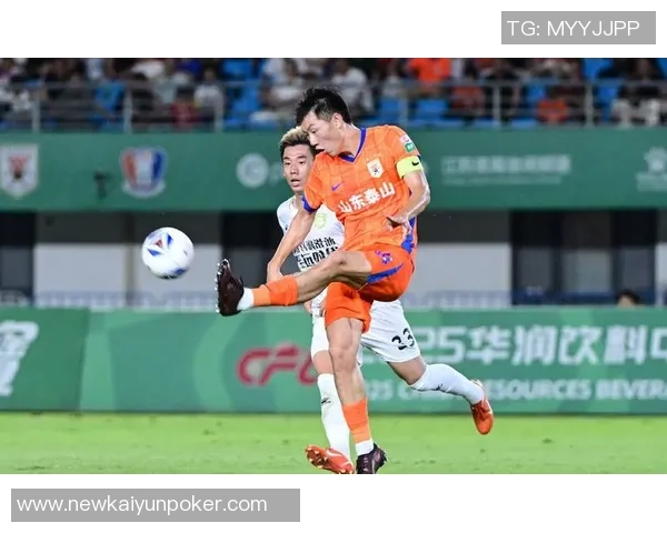 恭贺彭啸荣获中乙年度最佳青年球员愿他在足球之路上不断进步与成长