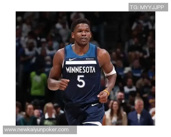 森林狼爱德华兹因右腿筋紧张首节伤退将缺席本场比赛